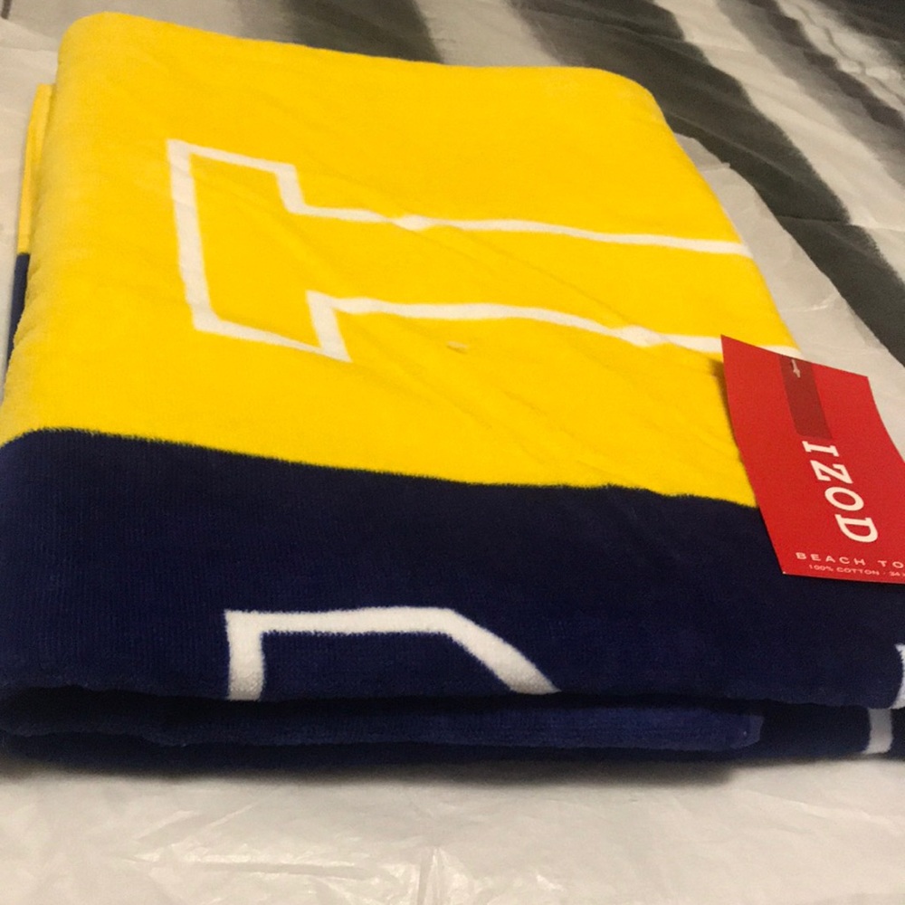 IZOD BEACH TOWEL 34 x 64 in